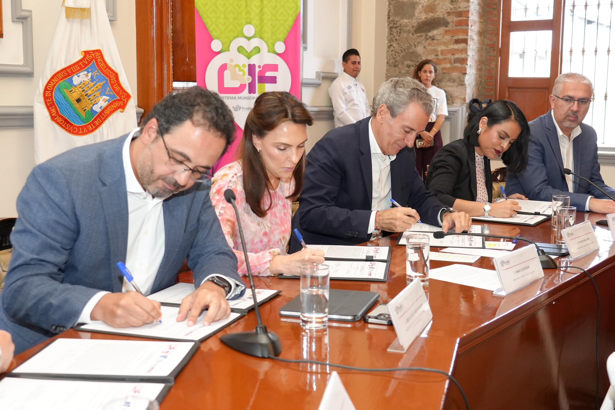 Firma de convenio con Lumina
